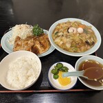 中華料理龍園 - ヤキソバ定食(1010円)