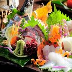 KAZUMA - 宴席を盛り上げる豪華な造り盛りです！その時期の旬の魚貝を詰め込んだ宝石箱のような盛り合せ！