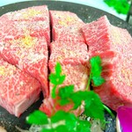 Kuroge Wagyu Unamaho Rumo Mmaun - 黒毛和牛メス牛A5ランク『ヘレ』