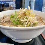 喜多方ラーメン 坂内 小法師 - すだちと炙り椎茸が香るさっぱり塩ラーメン@970円+ねぎ塩炙り焼豚ご飯・味玉セット@350円