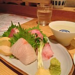 SAKE BAR サカナノトモ - お造り盛合わせ¥660-