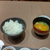 神戸牛ステーキ&カフェ ノーブルウルス 三宮店 - ご飯と味噌汁