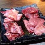 Yoshikawa Horumon - 最初に来る肉