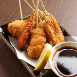 KAZUMA - 新鮮食材をカリっと揚げた串カツの盛り合わせです。2～3人くらいで分け合ってどうぞ♪680円