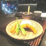 ダイナミックキッチン＆バー 燦 - 付き出しの野菜