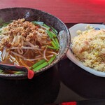 台湾料理 香味苑 - 料理写真:台湾ラーメン+にんにく炒飯