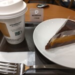 STARBUCKS COFFEE - スターバックスラテ ショート、パンプキンバスクチーズケーキ