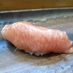 寿司栄 - 握り　カマ下のトロ　5枚重ね