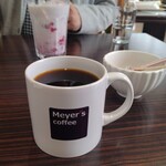 Meyer's Kitchen - コーヒー(シングルオリジン・コロンビア)＆いちごミルク