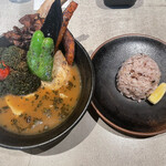 スープ・カレー・イシバ - チキンスープカレー　ブロッコリートッピング　お米100g