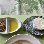 トミズダイナー - デュカ・オリーブオイル・ガーリックバター