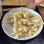 勢吉うどん -  ごぼう天うどん 630円