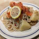 関谷スパゲティ EXPRESS - ひんやりスモークサーモンと大ぶりなほっくりポテト