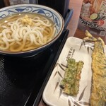 丸亀製麺 - かけうどん大、天ぷら(サンマと磯辺ちくわ)