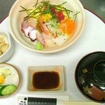 Washoku Dainingu Wakamatsu - 海鮮丼（仕入れ状況により若干異なる）