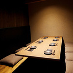 KAZUMA - VIP感覚の小上がりの掘りごたつ個室は4名～8名くらいまでのご利用にぴったりのお席です◎女子会やコンパなどに♪