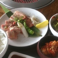 焼肉トラジ PARAM カレッタ汐留店 - 東京汐留へ出張です。焼肉トラジカレッタ汐留店で、焼肉ランチ。相変わらず眺め最高ですね。