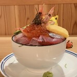 Sushi Izakaya Minato - 海鮮のせすぎ丼　1,500円(税込)  ※横からも