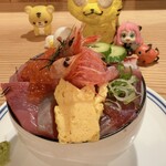 Sushi Izakaya Minato - 海鮮のせすぎ丼　1,500円(税込)  ※玉子を手前にして