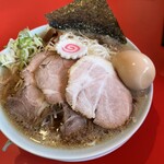 本格中華そば ロイヤル - 本格中華そば。味玉トッピング。チャーシュー多い！！モヤシも下にたーっぷり！旨〜い！