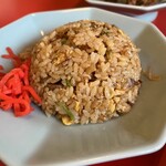 本格中華そば ロイヤル - 味濃いめだけど、紅生姜がいい仕事してて、これも旨い〜！