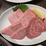 スタミナ焼肉 肉ですみだ - 特上カルビ(上)､特上ロース(右)､ミスジ(左)各2枚の「特上肉盛り」の塩