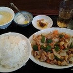 完全個室 中華食べ放題 香港美食園 - 鶏肉とカシューナッツ炒め