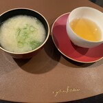 バー リーファー - 味噌汁、お茶（ほうじ茶）