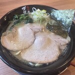 濃厚豚骨醤油ラーメン ブタシャモジ - 