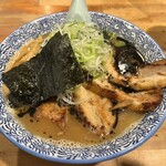 麺屋 青山 - 白濁こってりニンニクチャーシュー(1250円)