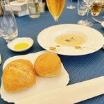 アールベルアンジェ - お喋りしながら、飲んで
      盛り上がって、なかなか進まない⤴︎⤴︎