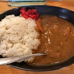 ラーメン小太郎 - お気に入りの小カレー、普通カレーには沢庵も付いている様子