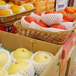 フルーツパーラーみしま - 店内では季節の果物も販売しております♪