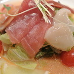 ビストロ ポップコーン - 魚介類のサラダ