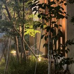 魚 上松 - お店から洩れる灯り