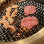 焼肉 からし家 - 左 トロホルモン,右 上タン塩