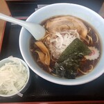 ラーメン おざく - ラーメン並　¥700-  玉ねぎ¥70-