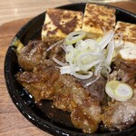 Fureai Sakaba Hoteichan - 牛すじ焼き　429円　脂っぽいし筋と言うより脂付き肉w豆腐こんがりはよろし