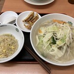 Hidakaya - 野菜たっぷりタンメン＋半チャーハン＋餃子3個セット 990円