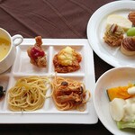 シズリング - 食事おかわりはかぼちゃスープ、チーズフォンデュ、パスタなど