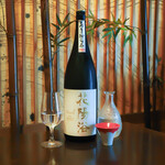 Maruyasu Suisan - 
      「プレ酒」埼玉　花浴陽（季節によって品種は異なります）年間16種類の花浴陽の季節酒を仕入れおります。