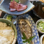 Mitsukadoya - エボ鯛塩焼き、鰤の刺身、ご飯