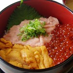 三色丼