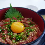 まぐろユッケ丼