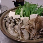 登喜和屋 - 『牡蠣小鍋』特製ポン酢でどうぞ　〆に雑炊またはうどんをご用意しております