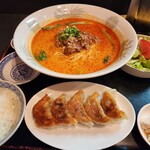 オーパスワン - 担担麺セットと単品の焼き餃子