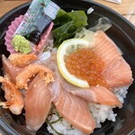ファームトゥーテーブル タルミズ - サーモンとイクラの親子丼 980円