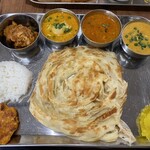 ナンディニ 清澄白河店 - ナンディニセット/ポロッタ/チキン・キーマ・野菜カレー