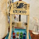 こひる庵 - 今日は1番端っこ席　氷削るとこ見れるからこの席大好き　ずーっと眺めててすみませんw