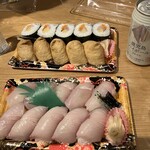 ファームトゥーテーブル タルミズ - 手前:ブリかんぱち握り1380円、奥:ぶりたく巻といなり750円